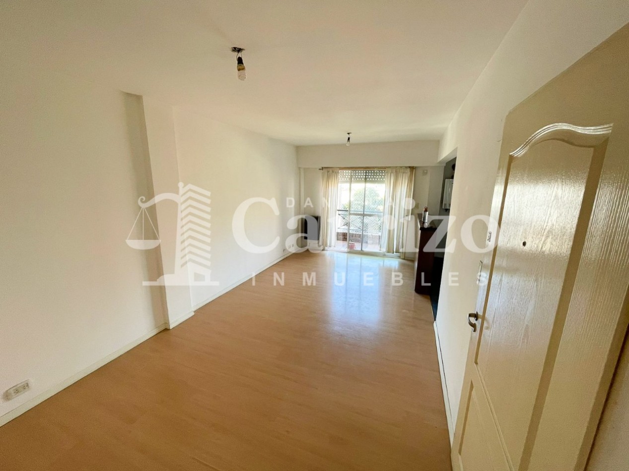 DEPARTAMENTO EN VENTA EN EL CENTRO DE CASTELAR