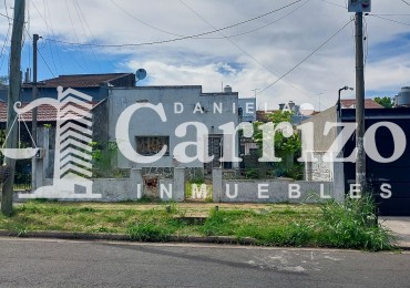 CASA EN VENTA A RECICLAR EN CALLE FALUCHO. MORON 700